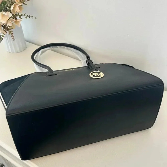 Michael Kors Purse and Wallet Avril Extra-Large Leather and Suede Tote Bag Black - Picture 6 of 12